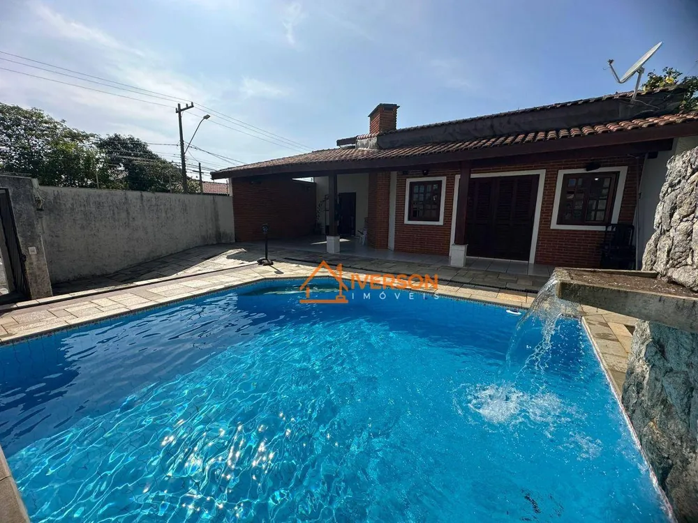 Casa, 4 quartos, 199 m² - Foto 1