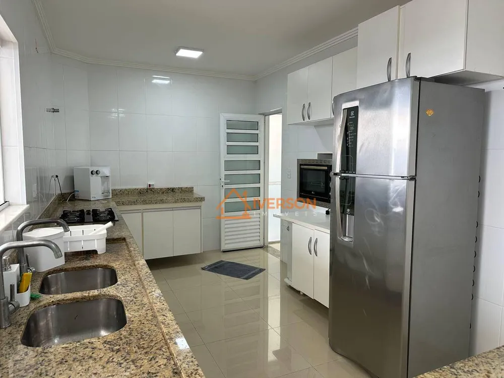 Sobrado, 3 quartos, 213 m² - Foto 2