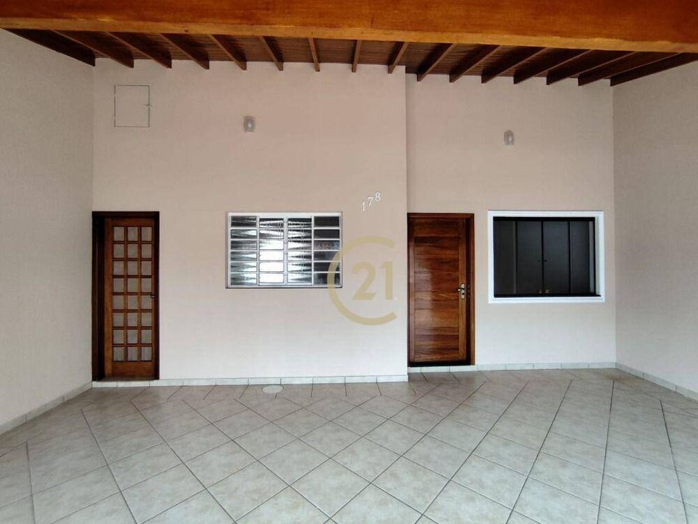Casa para alugar com 3 quartos, 130m² - Foto 1