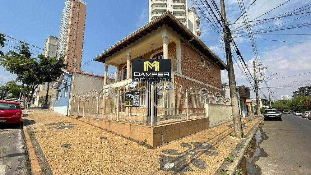 Casa à venda e aluguel com 8 quartos, 270m² - Foto 1