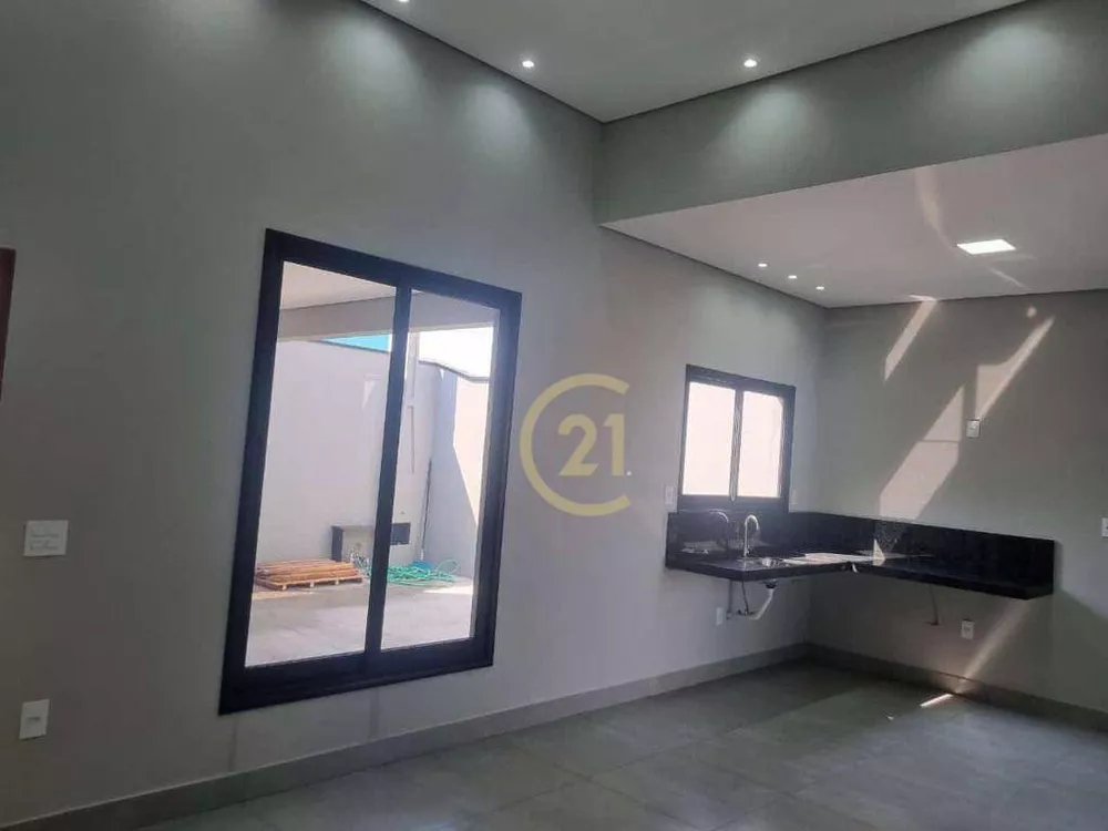 Casa à venda com 2 quartos, 100m² - Foto 1