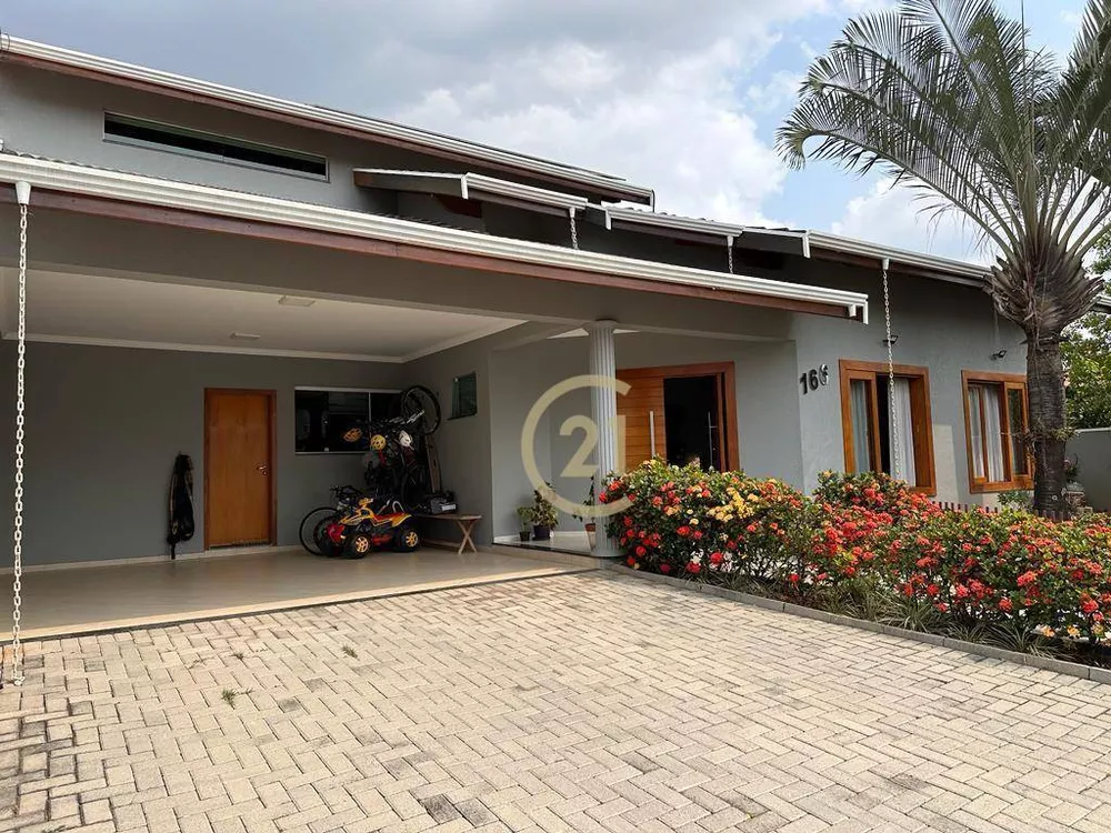 Casa de Condomínio à venda com 4 quartos, 291m² - Foto 1