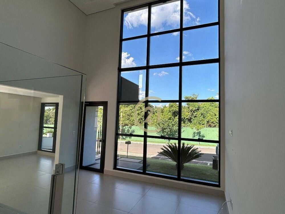 Casa de Condomínio à venda com 4 quartos, 218m² - Foto 2