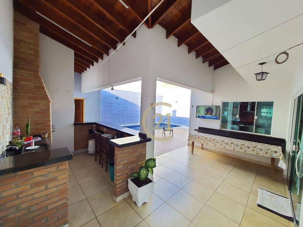 Casa à venda com 4 quartos, 279m² - Foto 1