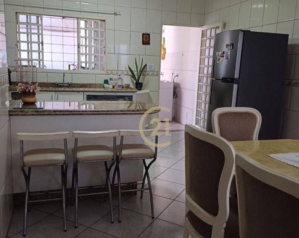 Casa à venda com 3 quartos, 150m² - Foto 4