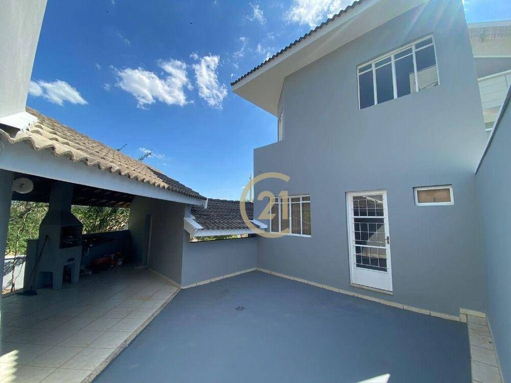 Casa de Condomínio à venda e aluguel com 6 quartos, 290m² - Foto 1