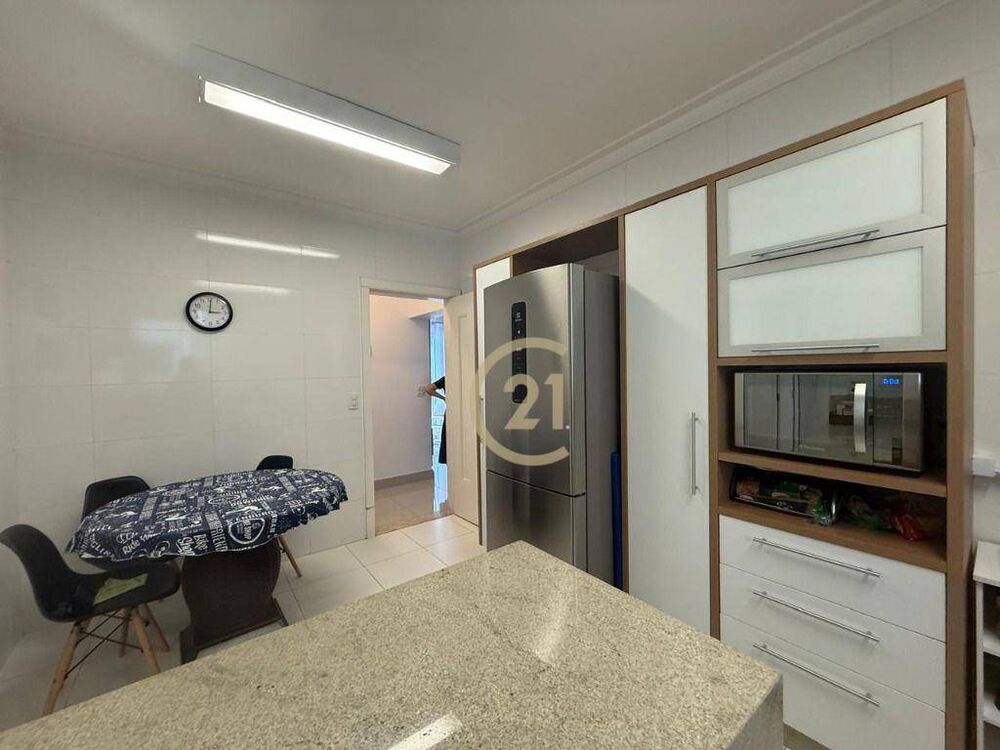 Apartamento à venda com 4 quartos, 188m² - Foto 2