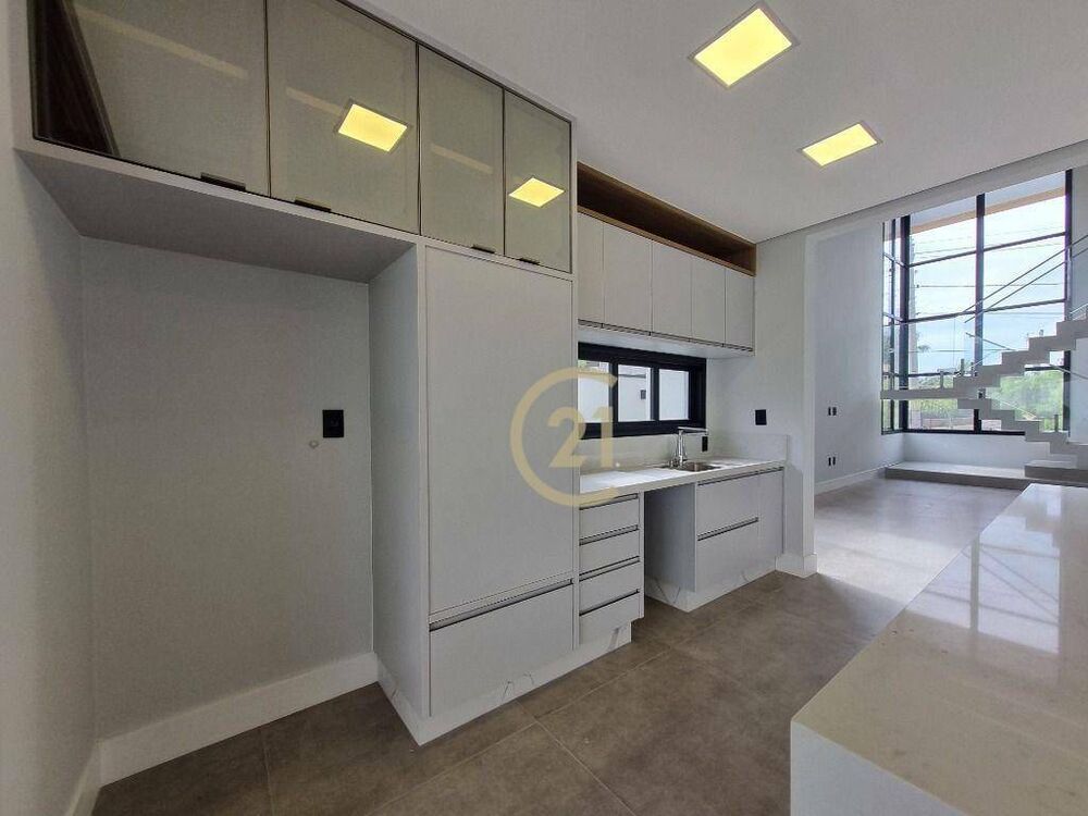 Sobrado à venda com 4 quartos, 271m² - Foto 4