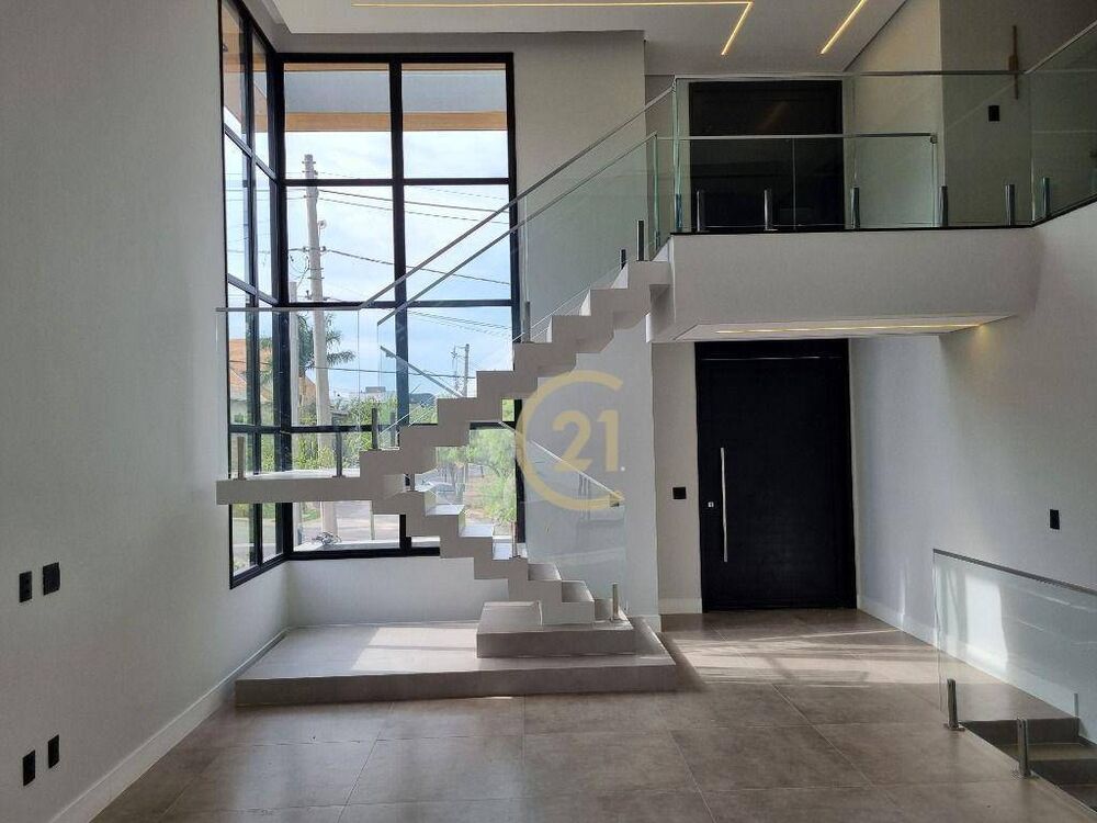 Sobrado à venda com 4 quartos, 271m² - Foto 1