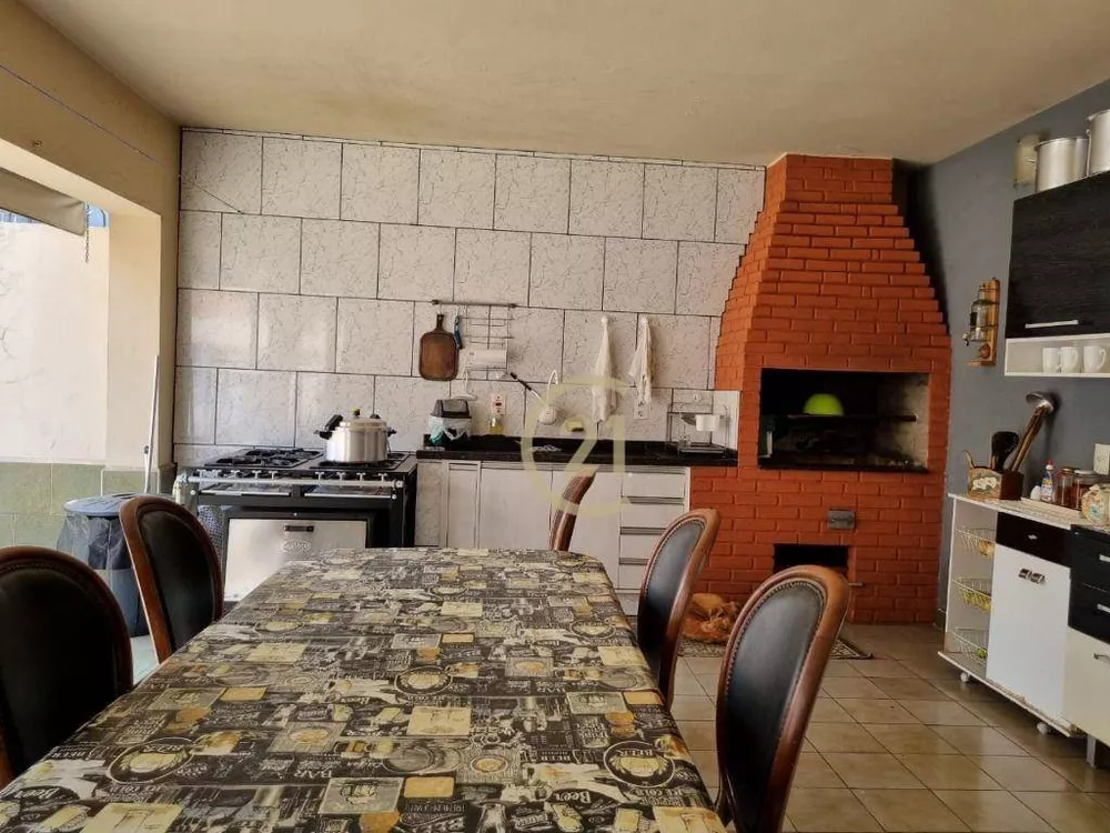 Casa à venda com 4 quartos, 285m² - Foto 2