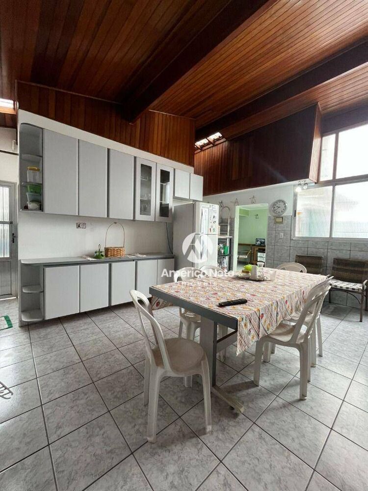 Casa, 2 quartos, 180 m² - Foto 1