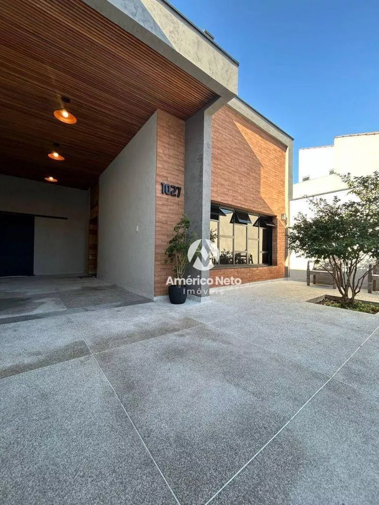 Casa, 4 quartos, 203 m² - Foto 1
