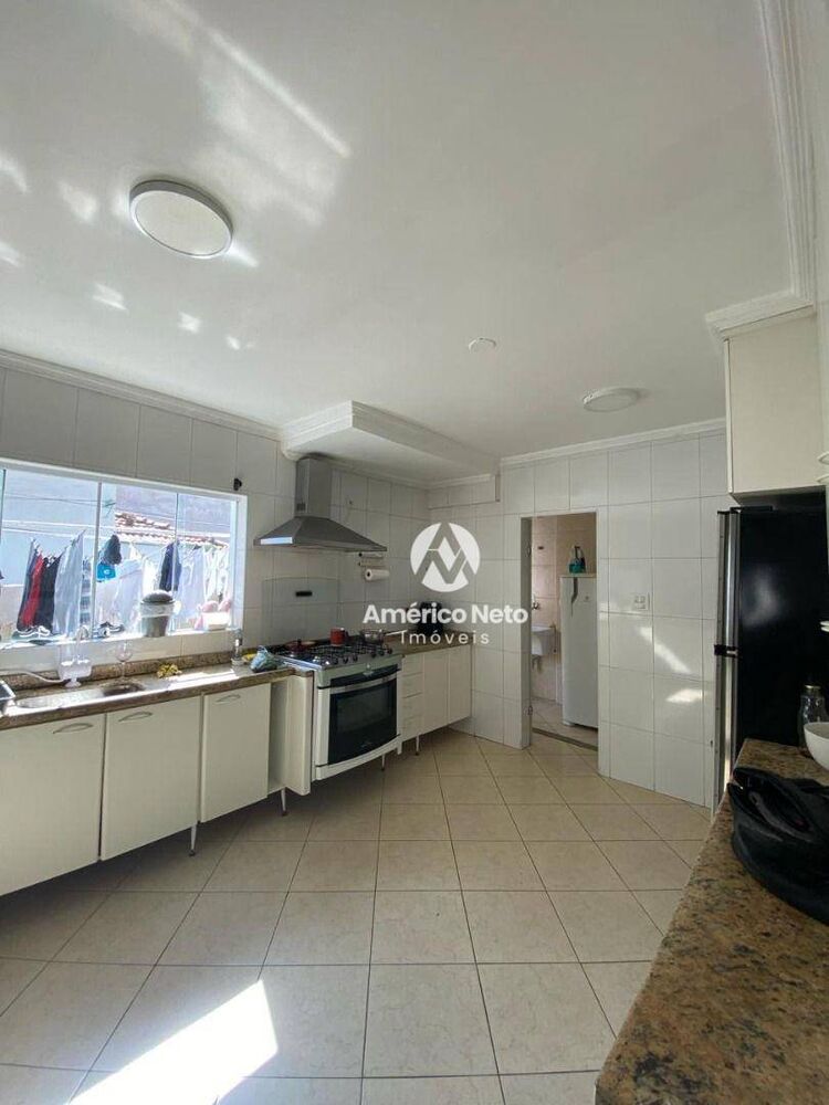 Sobrado, 4 quartos, 250 m² - Foto 1
