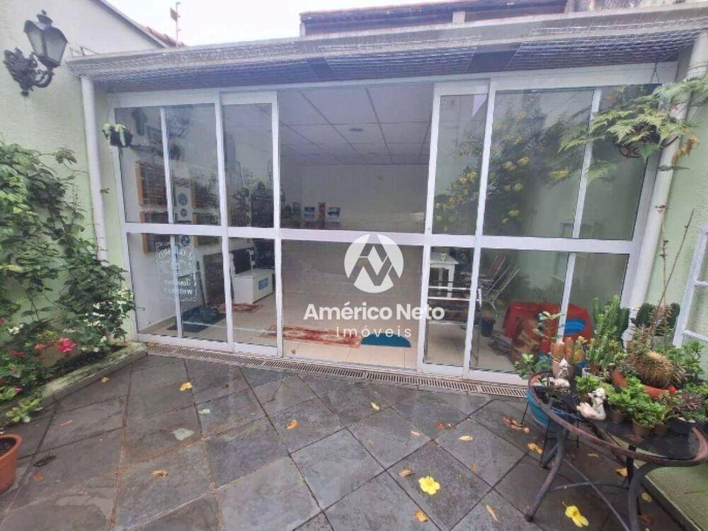 Sobrado, 3 quartos, 243 m² - Foto 1