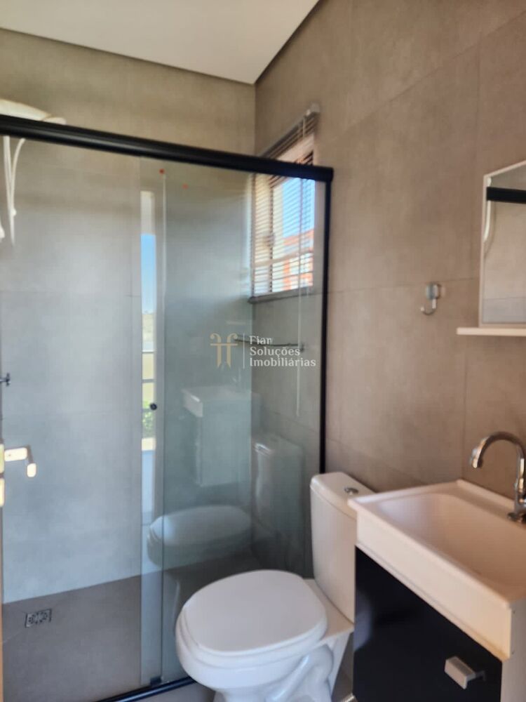 Sobrado à venda com 3 quartos, 218m² - Foto 1