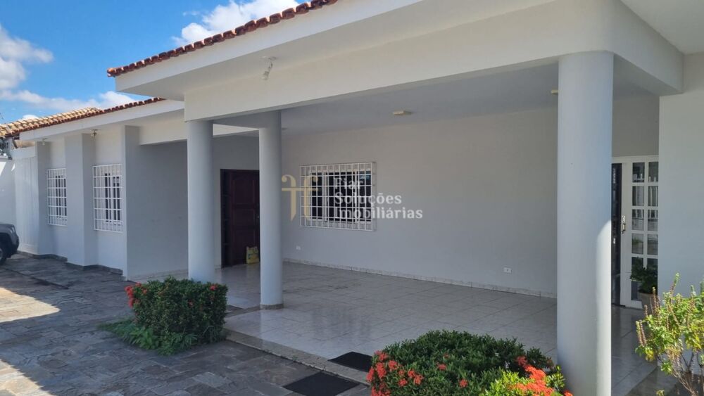 Casa à venda com 4 quartos, 389m² - Foto 1