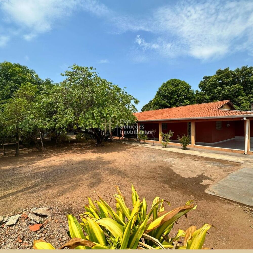 Chácara à venda com 3 quartos, 345m² - Foto 1