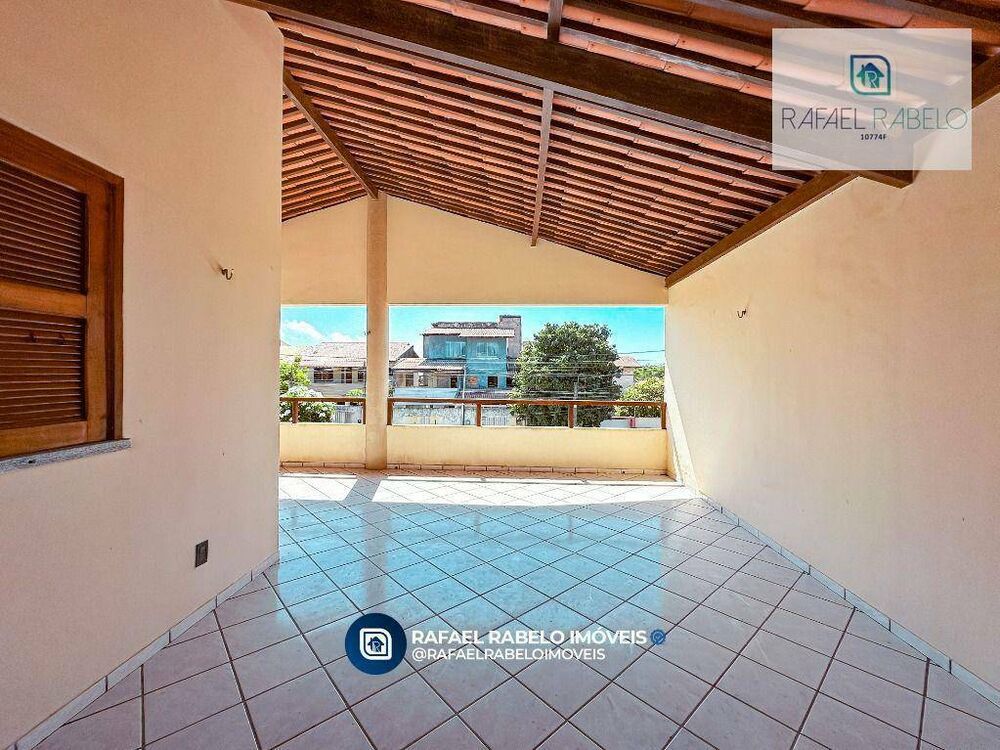 Casa à venda com 4 quartos, 222m² - Foto 2