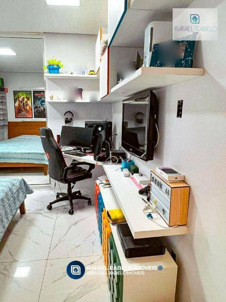 Casa de Condomínio à venda com 4 quartos, 250m² - Foto 1