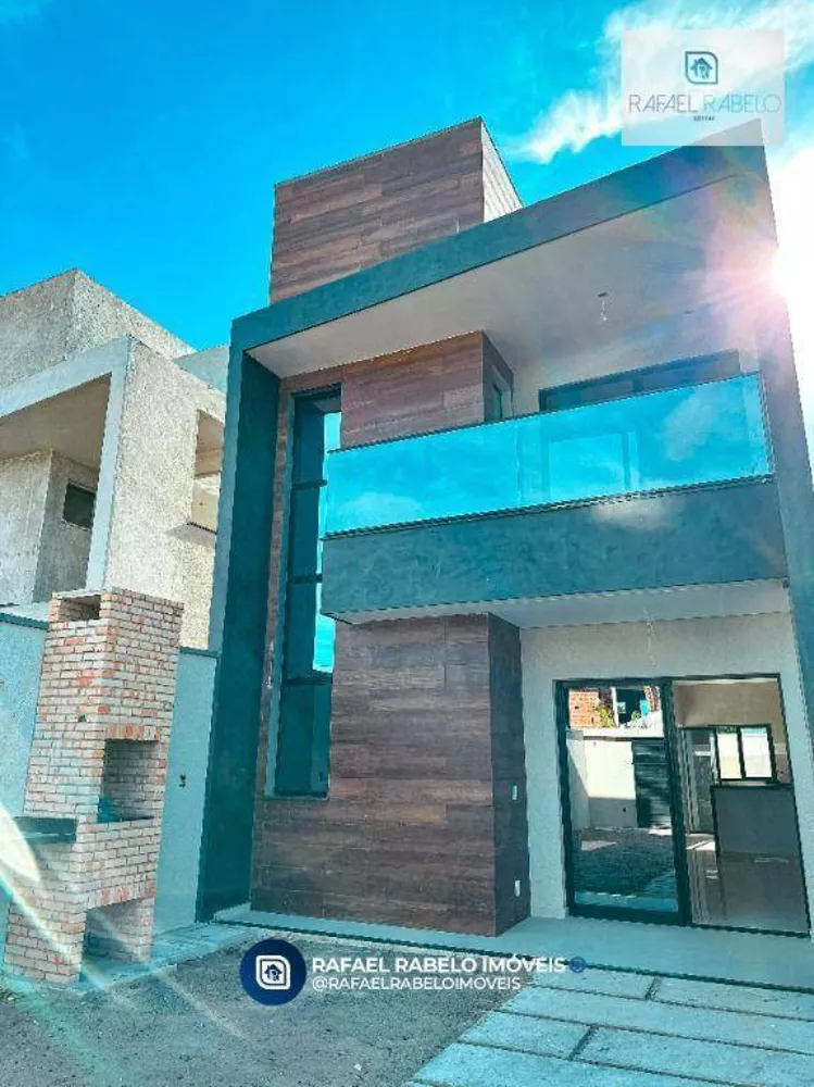 Casa à venda com 3 quartos, 111m² - Foto 1