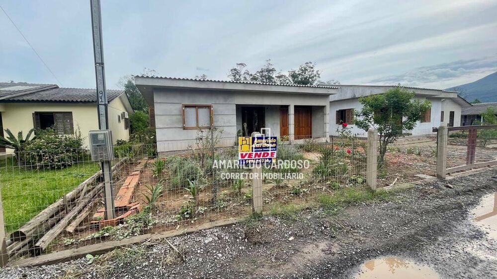 Casa à venda com 2 quartos, 110m² - Foto 1