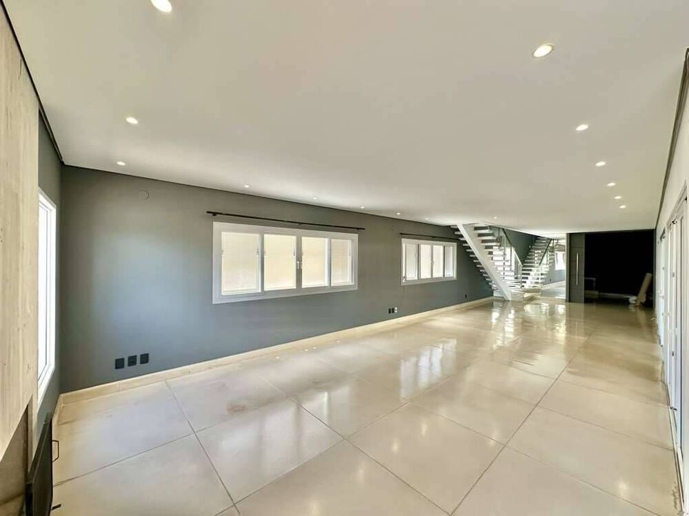 Casa de Condomínio à venda e aluguel com 4 quartos, 358m² - Foto 1