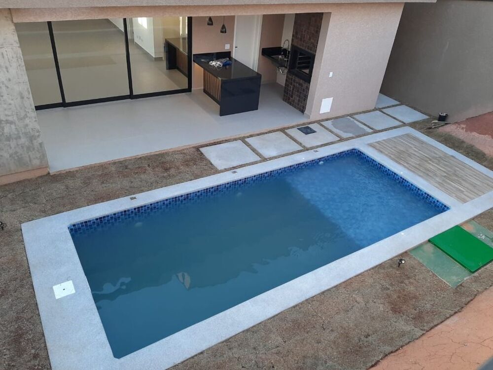 Casa de Condomínio à venda com 4 quartos, 258m² - Foto 1