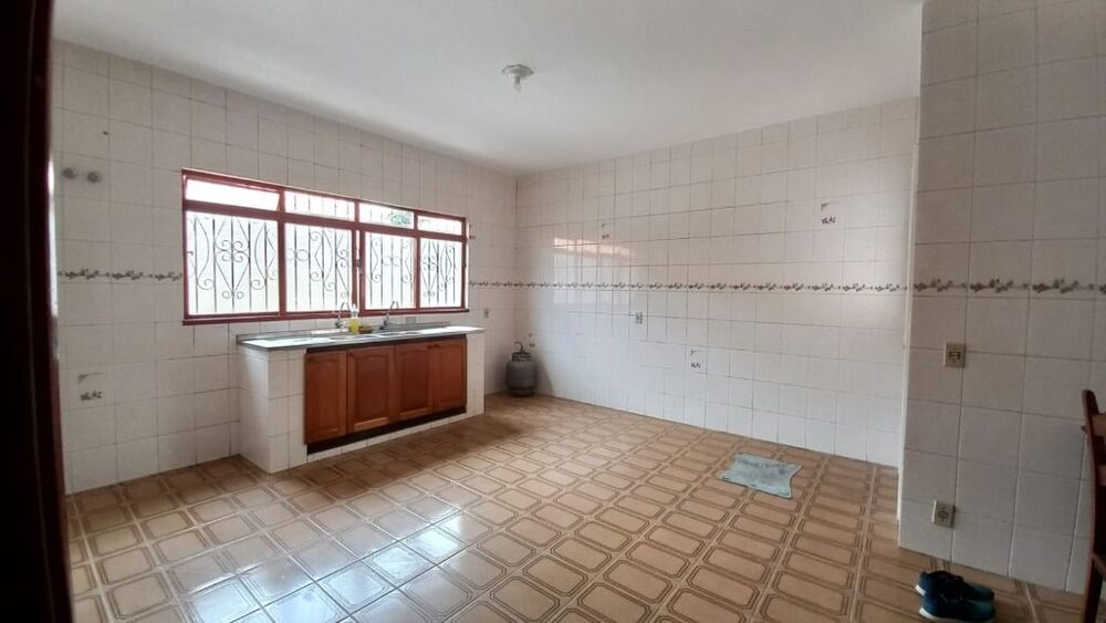 Casa, 4 quartos, 220 m² - Foto 1