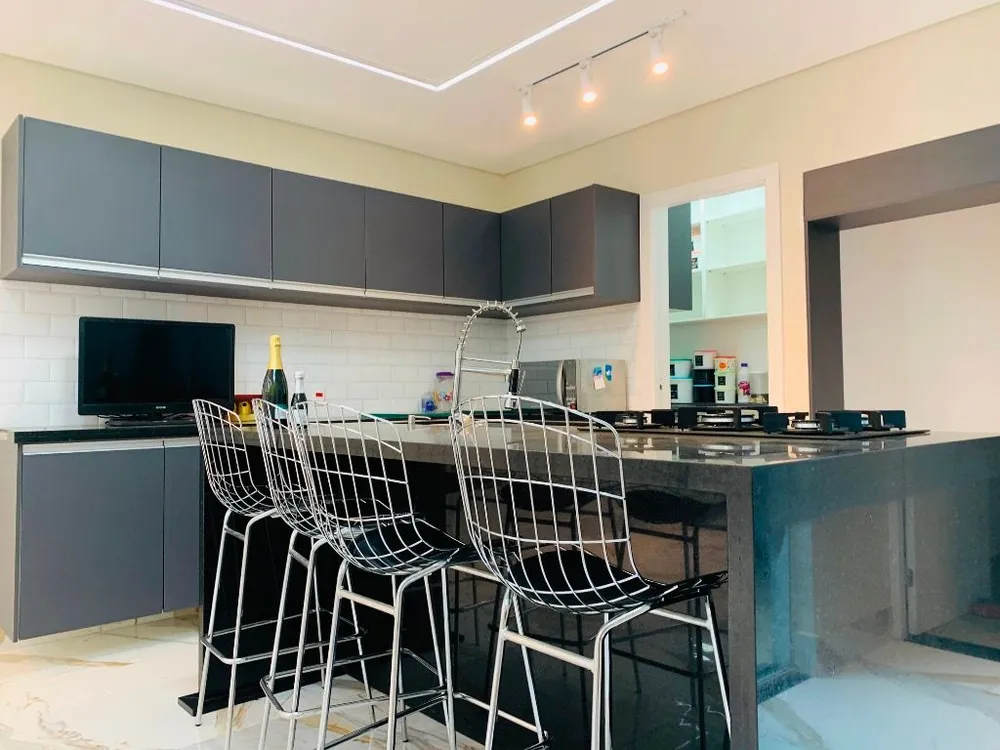 Casa, 3 quartos, 216 m² - Foto 1