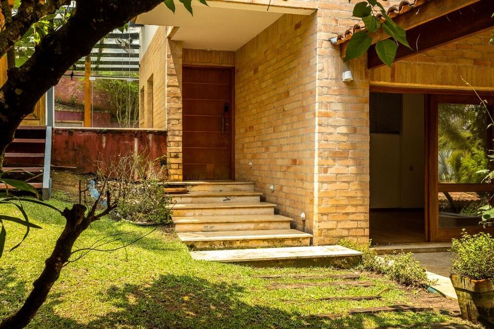 Casa de Condomínio à venda com 4 quartos, 350m² - Foto 1