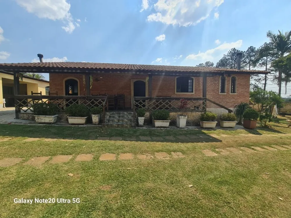 Chácara, 3 quartos, 1325 m² - Foto 1