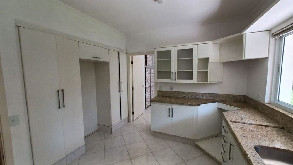 Casa de Condomínio à venda e aluguel com 4 quartos, 258m² - Foto 1
