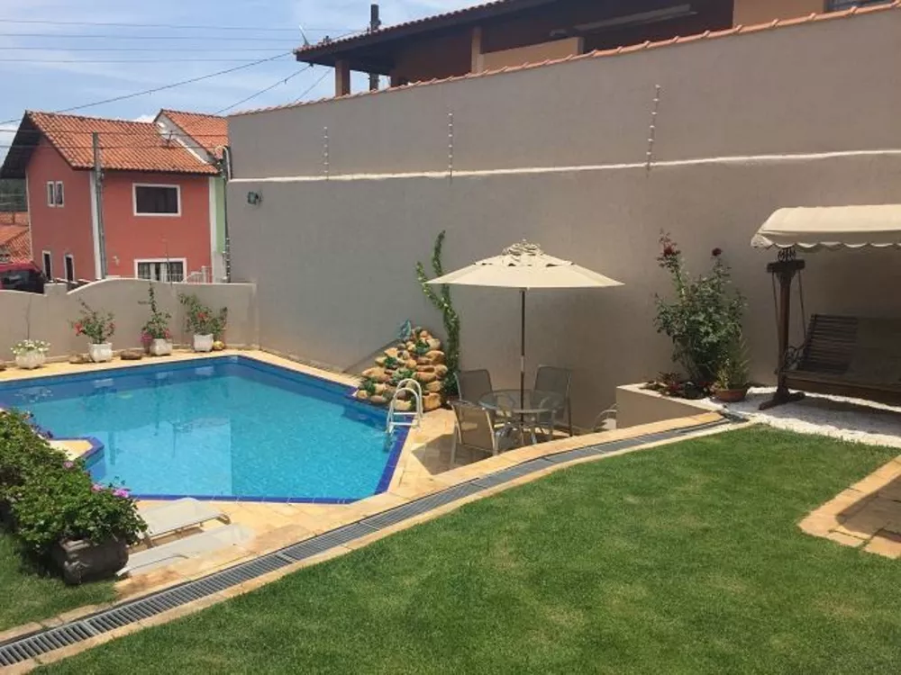 Casa à venda com 3 quartos, 500m² - Foto 1