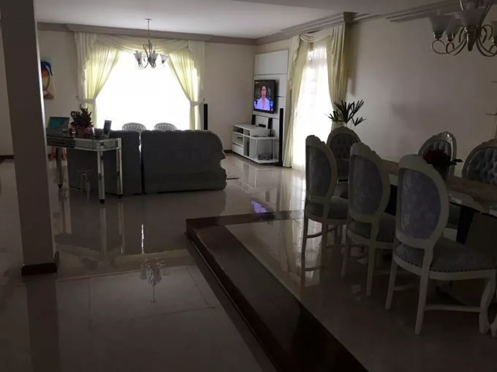 Casa à venda com 3 quartos, 500m² - Foto 4