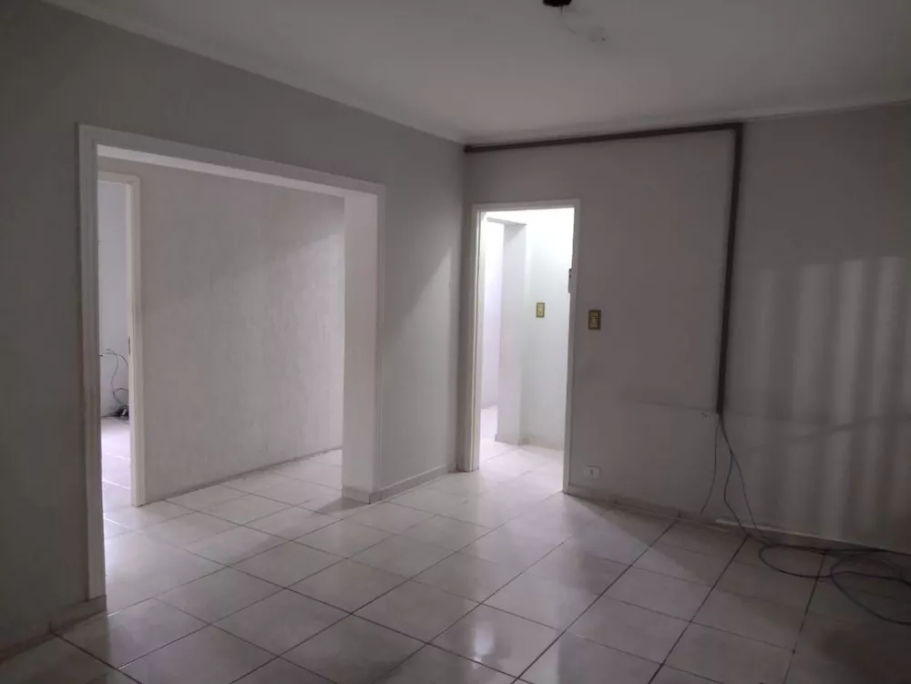 Casa para alugar com 2 quartos, 250m² - Foto 4