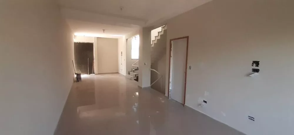 Casa de Condomínio à venda com 3 quartos, 283m² - Foto 4