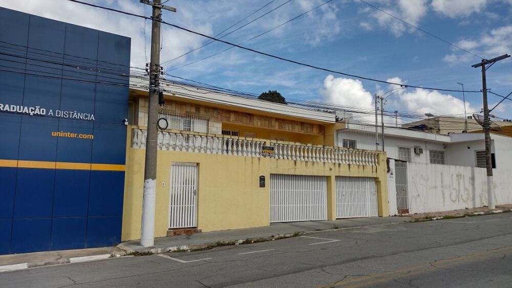 Casa à venda e aluguel com 3 quartos, 230m² - Foto 2