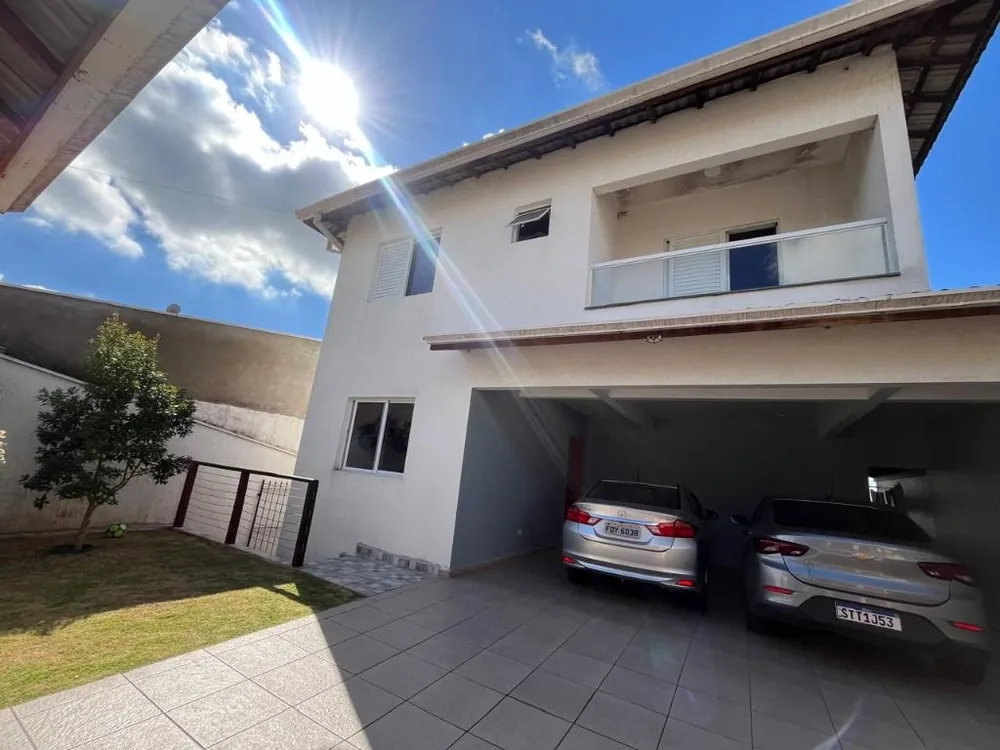 Casa, 4 quartos, 210 m² - Foto 1
