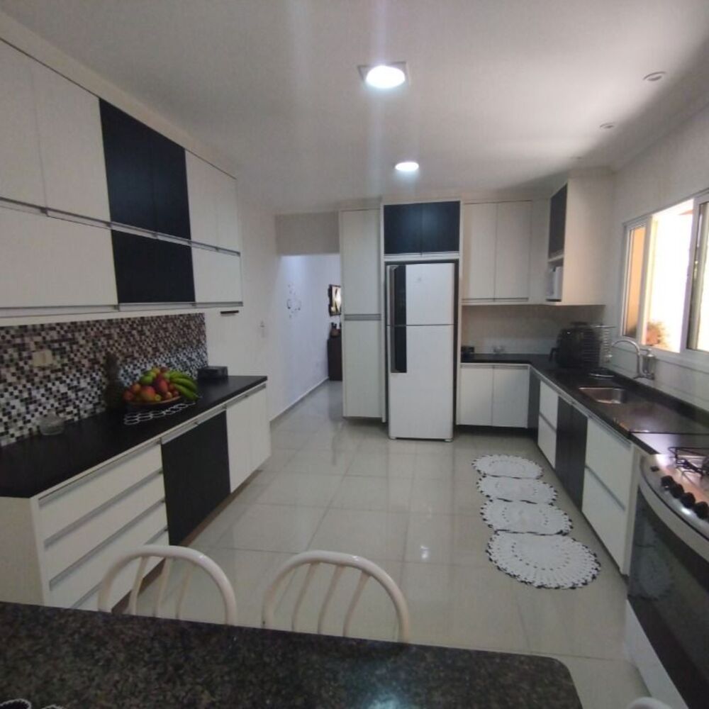 Casa, 4 quartos, 267 m² - Foto 2