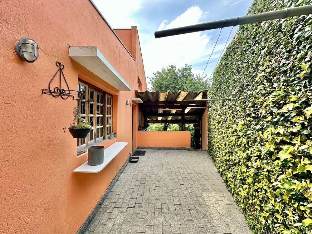 Casa, 4 quartos, 218 m² - Foto 1