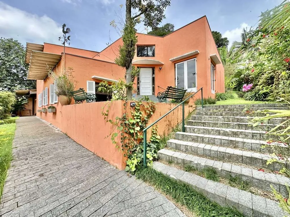 Casa, 4 quartos, 218 m² - Foto 1