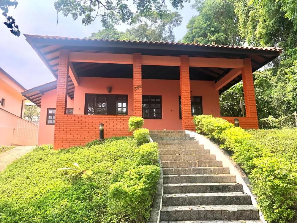 Casa de Condomínio para alugar com 4 quartos, 200m² - Foto 1