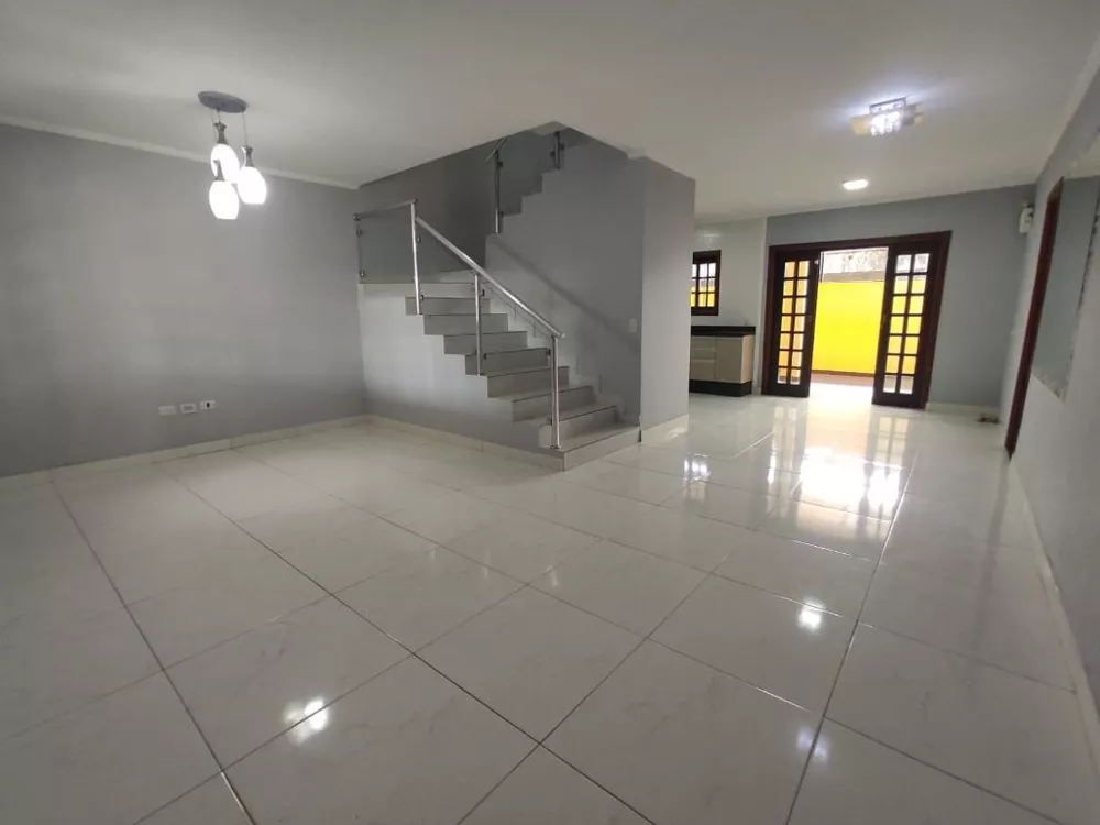 Casa à venda com 3 quartos, 154m² - Foto 2