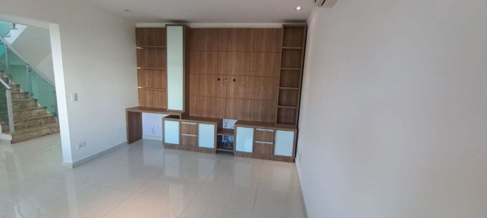 Casa de Condomínio à venda com 4 quartos, 385m² - Foto 2