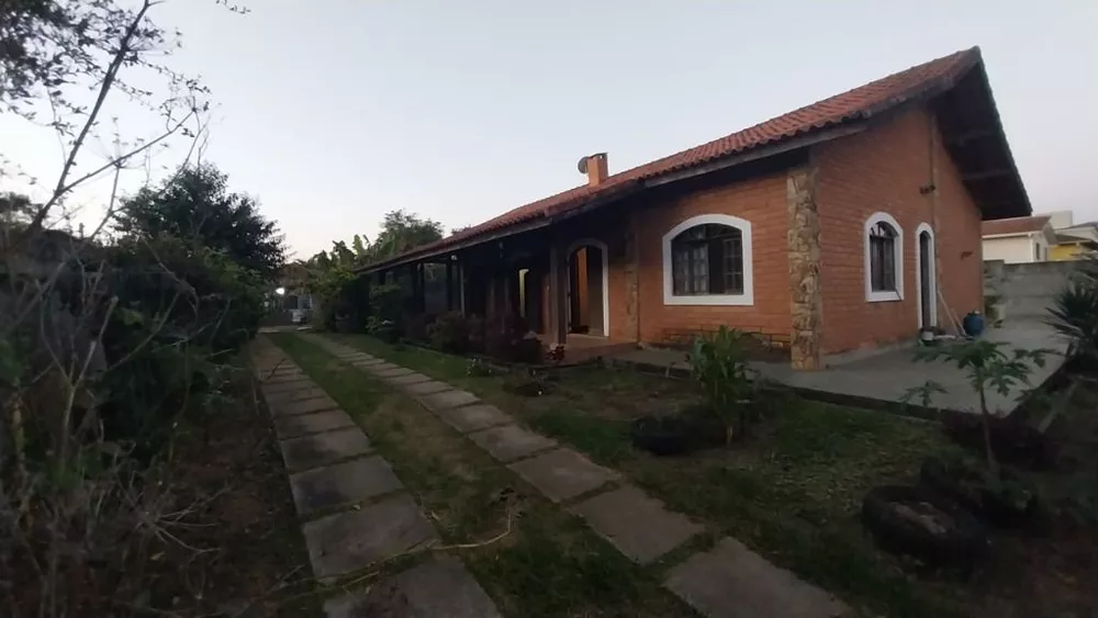 Chácara à venda com 3 quartos, 1200m² - Foto 1