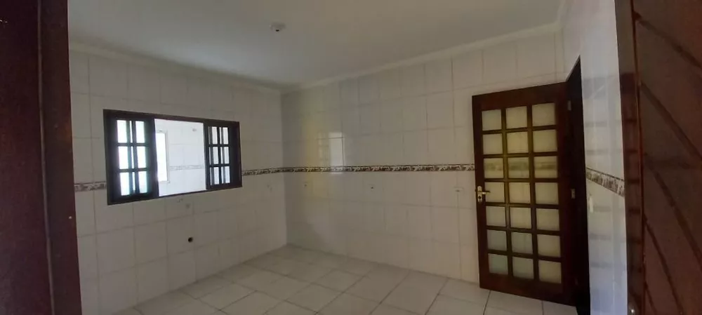 Casa à venda com 3 quartos, 194m² - Foto 4