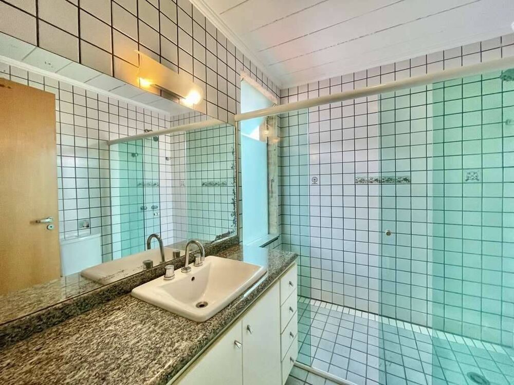 Casa de Condomínio para alugar com 4 quartos, 350m² - Foto 2