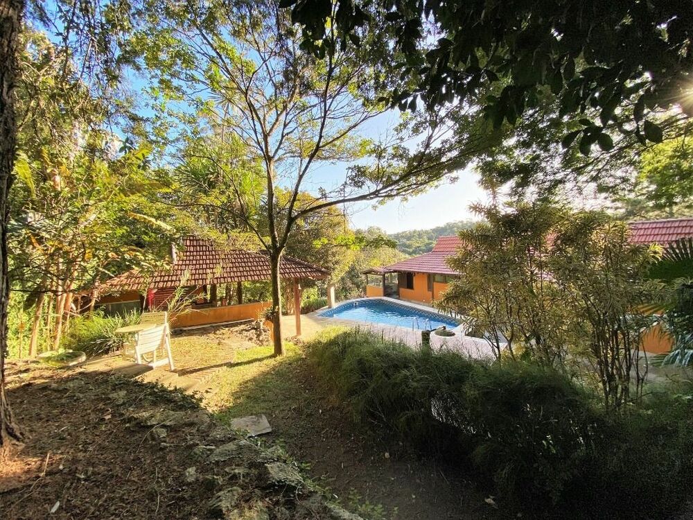 Casa de Condomínio à venda e aluguel com 3 quartos, 500m² - Foto 1