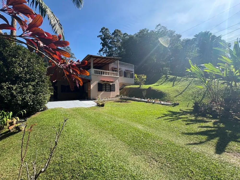 Chácara, 3 quartos, 1807 m² - Foto 1