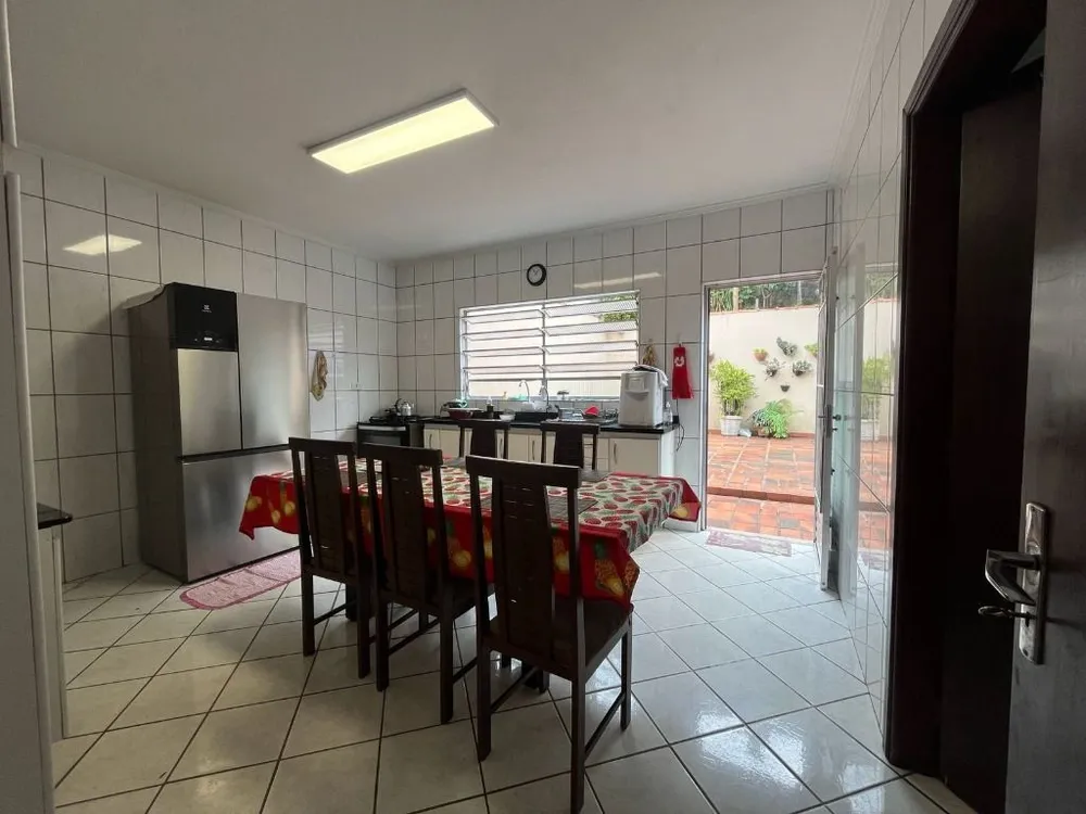 Casa, 4 quartos, 276 m² - Foto 1